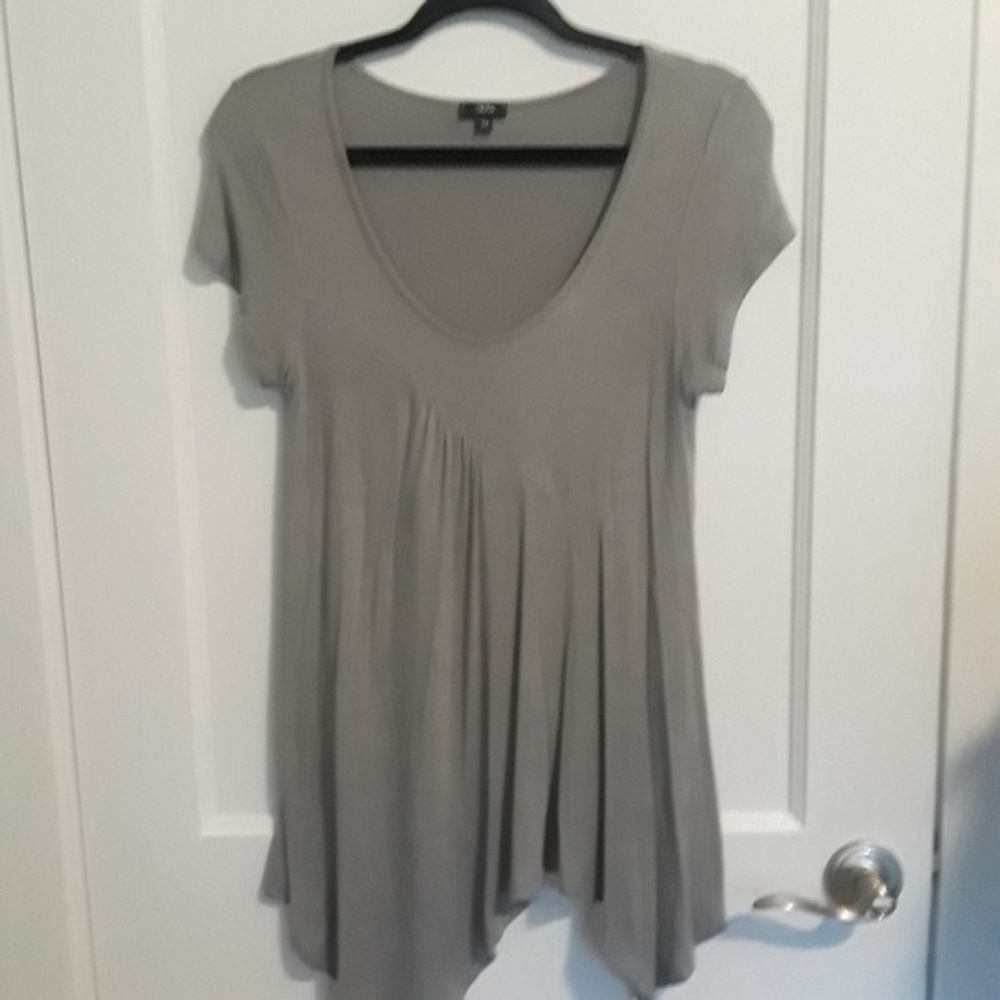 Storm Gray Scoop Neck Asymmetrical Tee size M